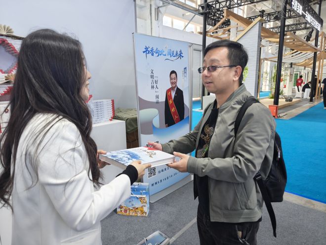 码KOL探展团解锁东北书博会不朽情缘正版红人解码书香密(图3)